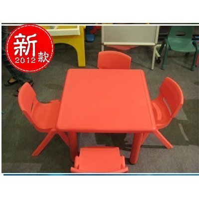 亏本清仓幼儿正方形塑料桌幼儿桌椅幼儿园设备学习桌特价塑料桌椅