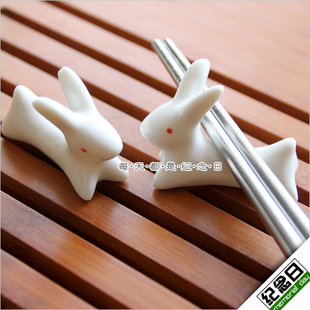 【快嫁】可爱玉兔筷子架陶瓷小白兔子餐具架和风小物