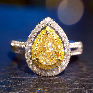 钻石王老伍南非钻石18K白金彩钻黄钻水滴梨形结婚钻石女士戒指女