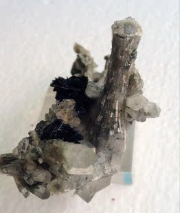 【奇石缘】矿物晶体 水晶上长球状镜铁矿