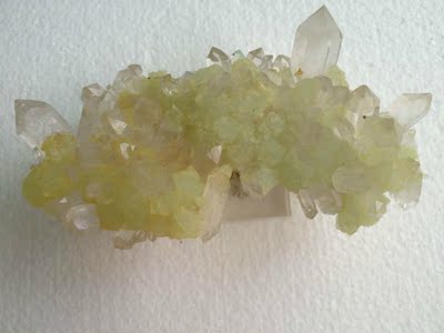 【奇石缘】矿物晶体 水晶与翠绿色葡萄石共生