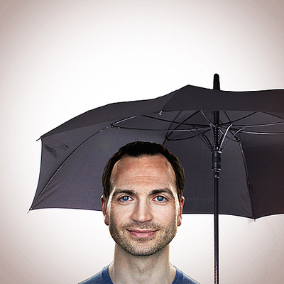 恋物创意家居 第二代超轻创意护肩自动弯柄雨伞 流体设计创新雨伞