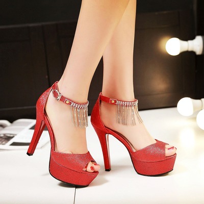 红色婚鞋凉鞋