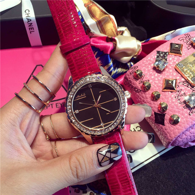 韩版大表盘简约带钻女表皮带手表休闲时尚潮流学生腕表时装表