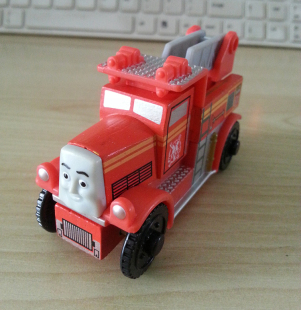 Thomas/托马斯正版美泰原木制磁性小火车玩具消防车菲林弗林FLYNN