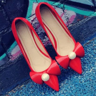 春秋红色婚鞋女款中跟新娘鞋尖头粗跟女鞋大码40-41-43漆皮单鞋子