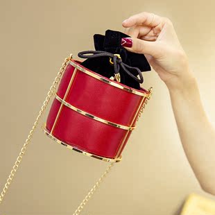 2016新款纯色链条单肩斜挎女包小圆盒形抽带水桶手提女迷你小包包