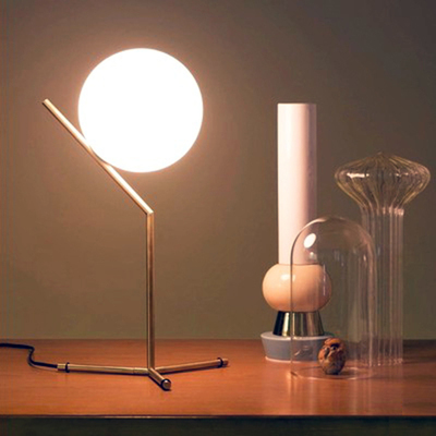 北欧简约现代艺术创意时尚圆球铁艺客厅卧室床头LED护眼装饰台灯