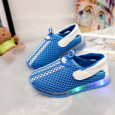 儿童灯鞋宝宝发光鞋春款女童运动鞋LED夜光鞋带亮灯男童鞋1-3岁