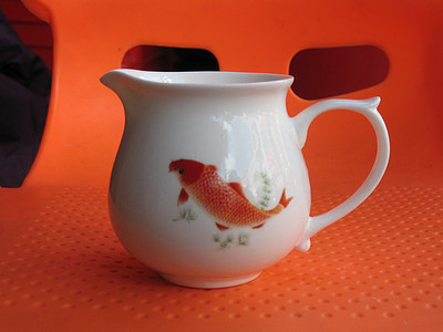 精美骨瓷釉上彩浮雕红鲤鱼薄胎茶海公道杯，功夫茶具